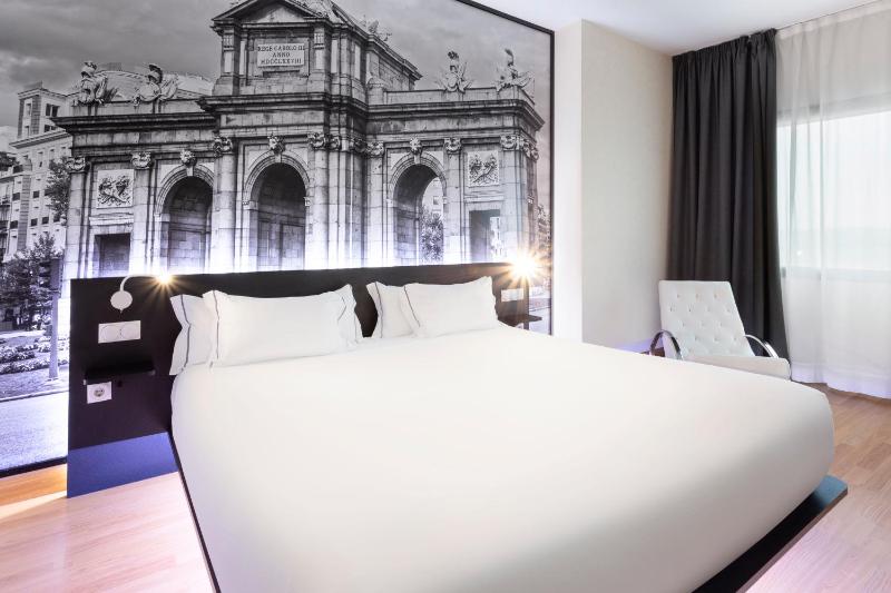 Double Room image 4