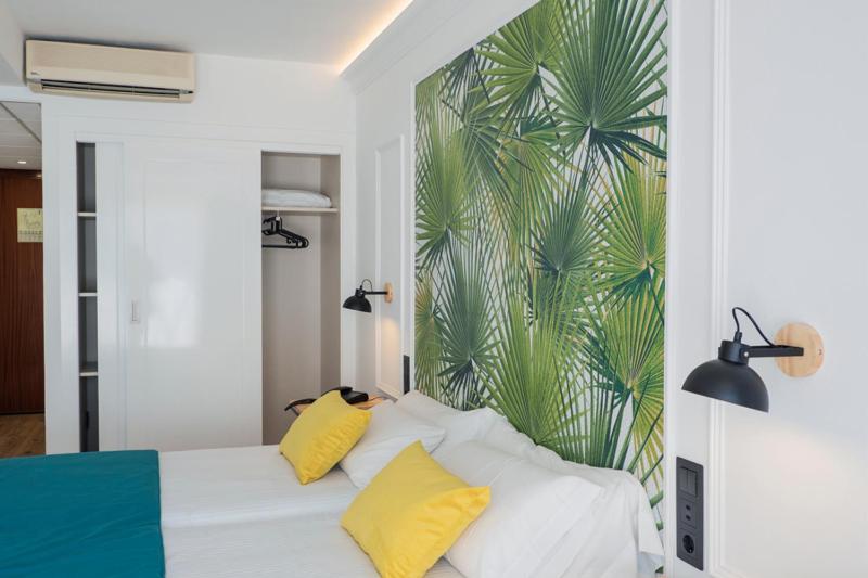 Superior Double Room image 3
