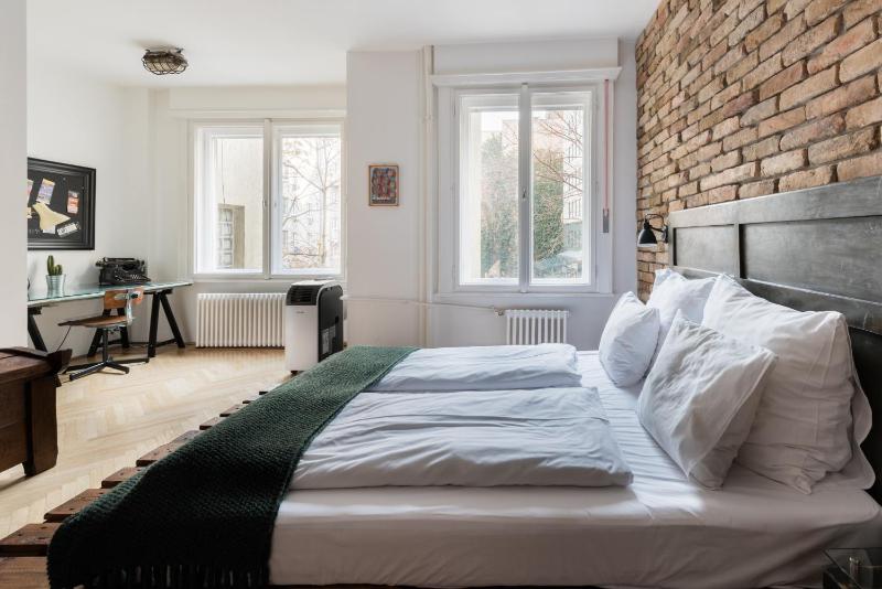 Smart Stylish Apartment In The Heart Of Budapest - image 5