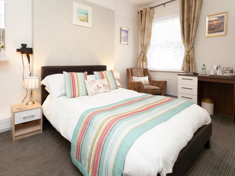 Economy Double Room image 4