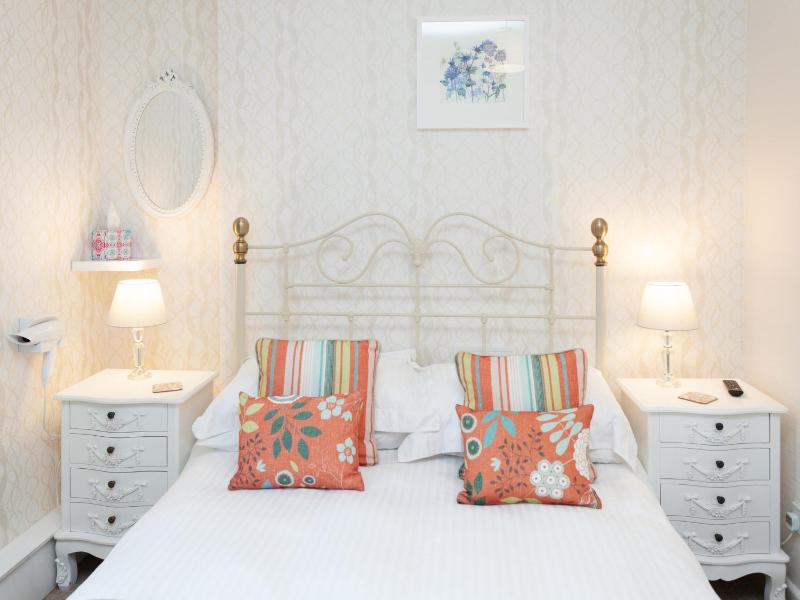 Double Room with Private Bathroom image 4