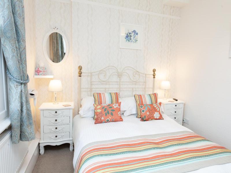 Double Room with Private Bathroom image 2