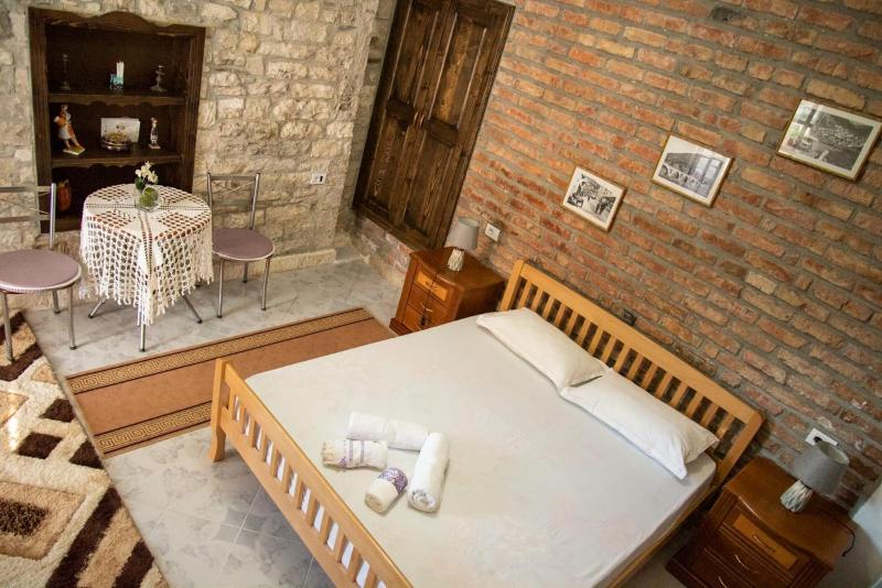 Double Room with Balcony image 3