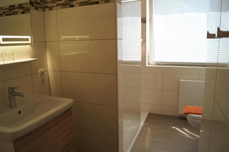 Classic Quadruple Room image 2