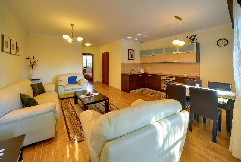 Funkcjonalne i Stylowe Apartamenty Sun Seasons 24 w Karpaczu by Noclegi Renters - image 2