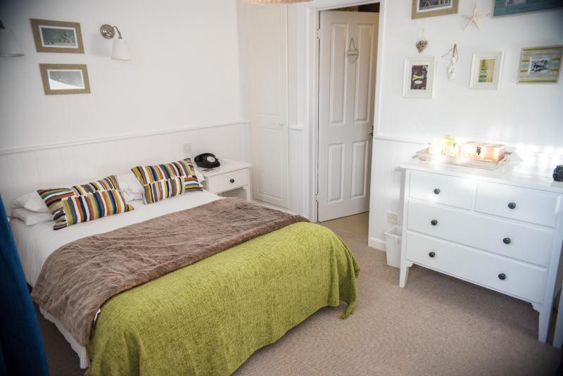 Small Double Room image 3