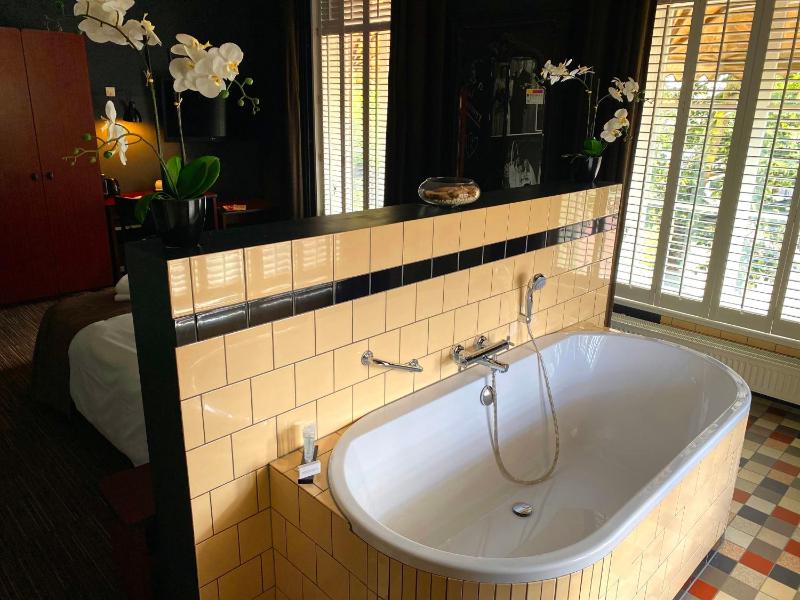 Bridal Suite image 2
