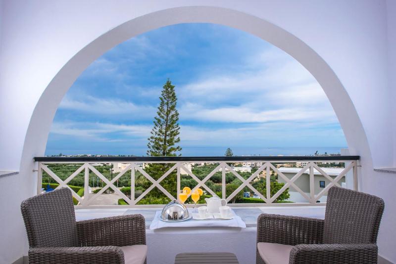 Classic Double Room with Sea View image 4