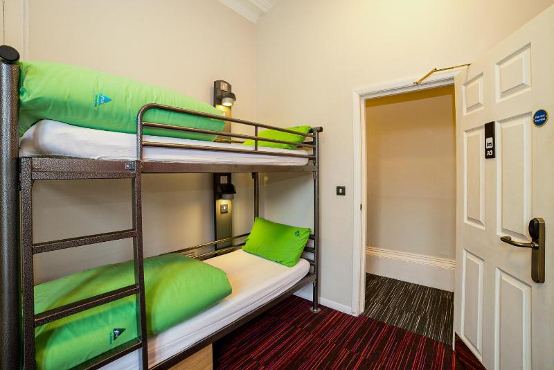 Standard Twin Room image 1