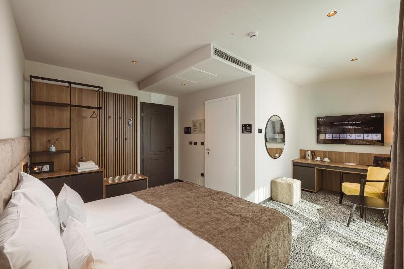 Superior Double Room with Disability Access image 2