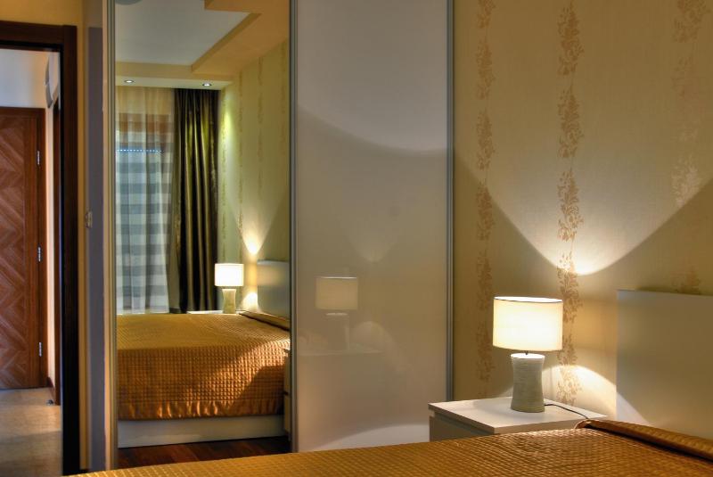 Premier One-Bedroom Apartment image 4