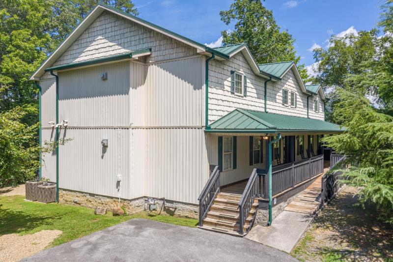Enourmous Chalet for your perfect family Mountain Retreat - image 1