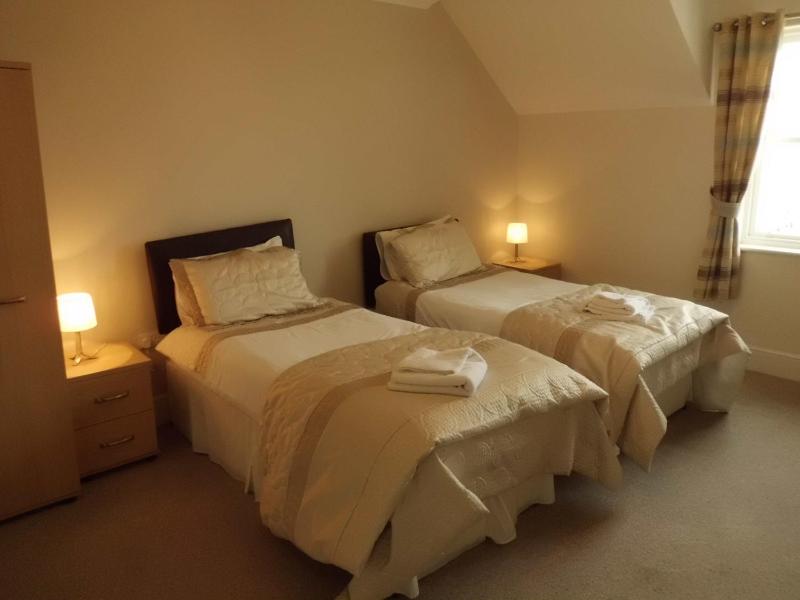 Standard Twin Room image 2