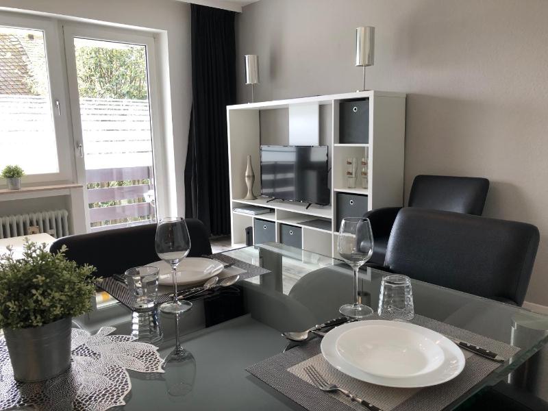 One-Bedroom Apartment image 2