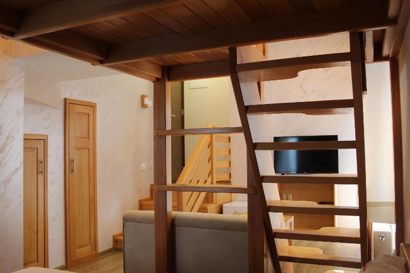 Luxury Triple Room image 3