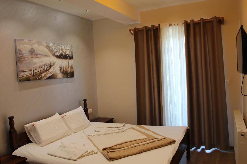 Double Room image 3