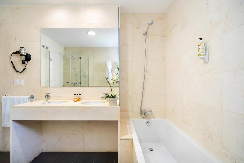 One-Bedroom Apartment (2 Adults + 1 Child) image 2
