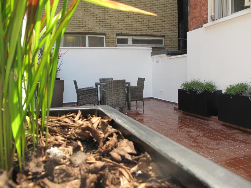 Double Room with Shared Bathroom image 3