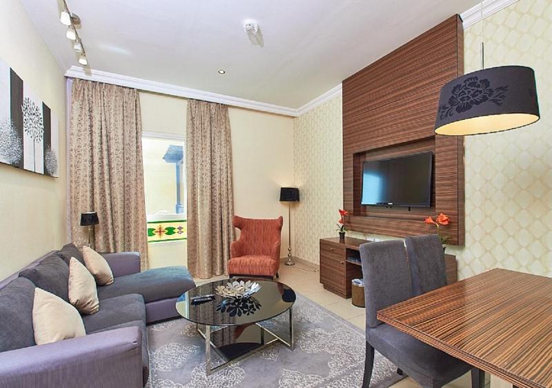 Deluxe one bed room apartment with private beach access image 2