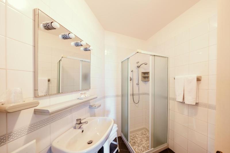 Double Room with Balcony and Lake View image 2