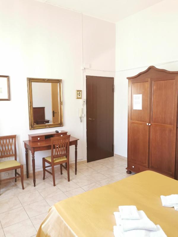 Double or Twin Room with Private Bathroom image 2