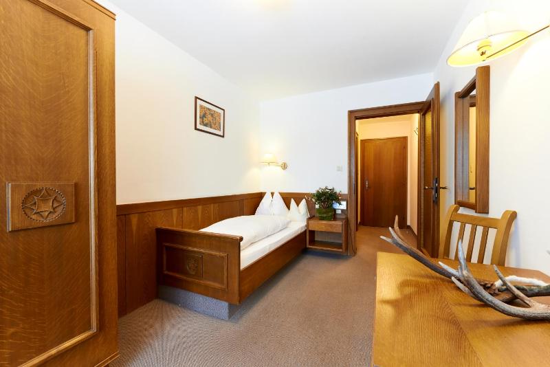 Single Room image 3