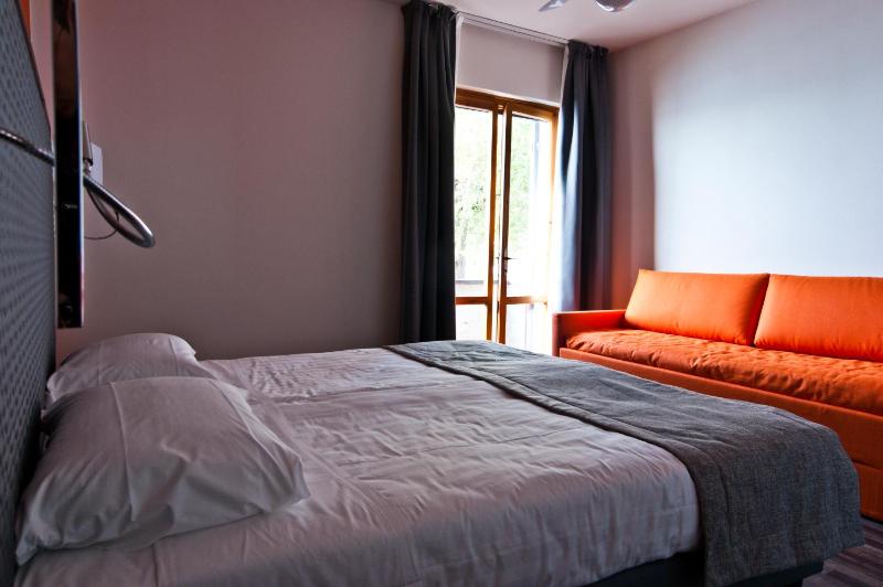 Quadruple Room with Lake View image 2