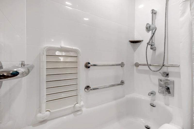 King Room - Accessible/Non-Smoking image 2