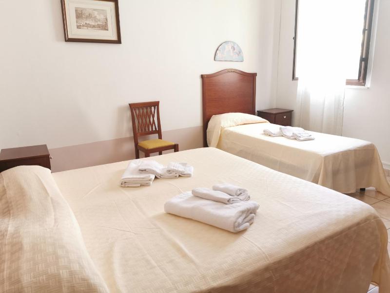 Triple Room with Private Bathroom image 4