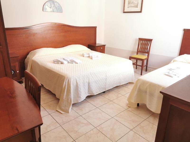 Triple Room with Private Bathroom image 2