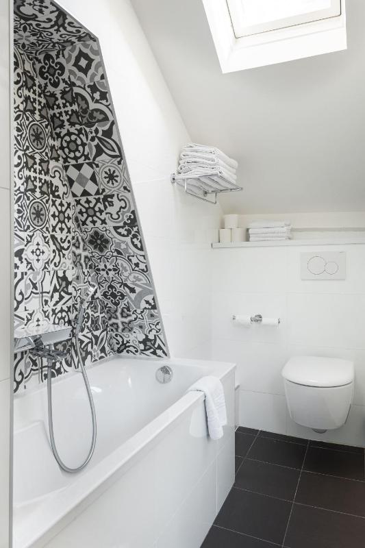 Suite (4 Adults) image 3