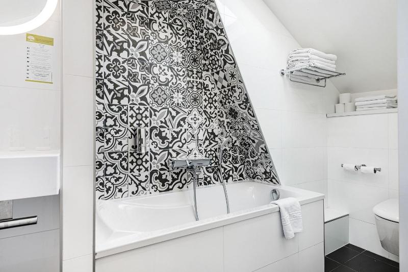 Suite (4 Adults) image 2