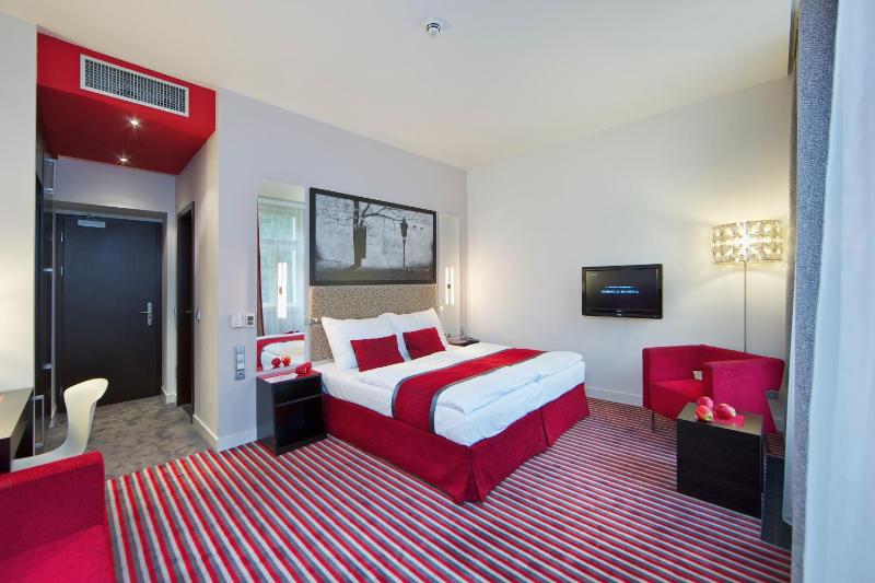 Red & Blue Design Hotel Prague - image 9