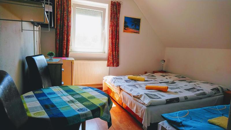Twin Room with Bathroom image 3