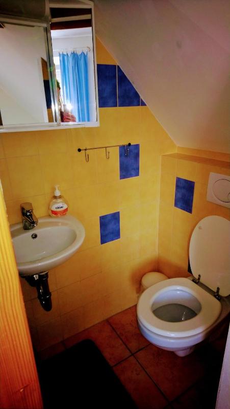 Twin Room with Bathroom image 2