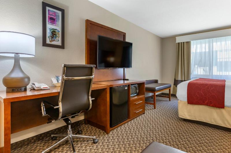 Queen Suite with Sofa - Accessible/Non-Smoking image 2