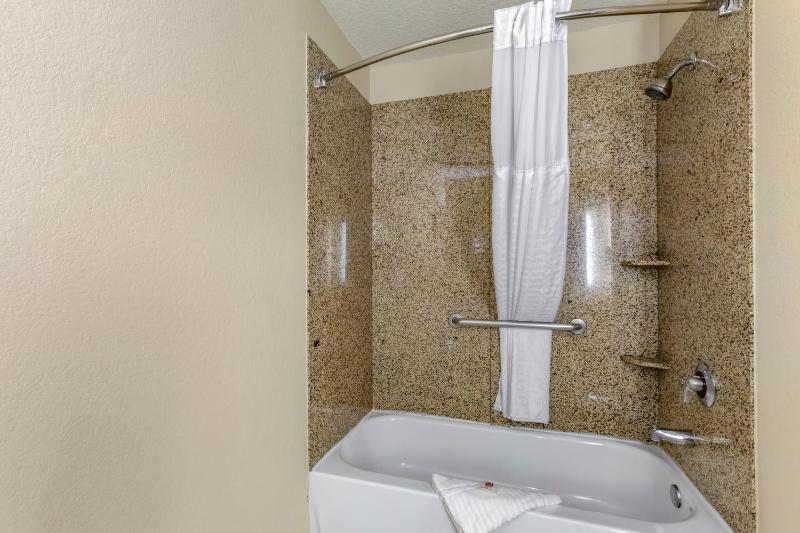 Queen Suite with Sofa - Accessible/Non-Smoking image 3