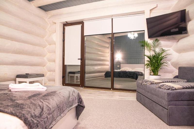 Studio with Balcony image 4