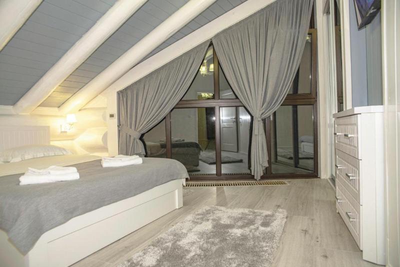 Family Suite with Balcony image 3