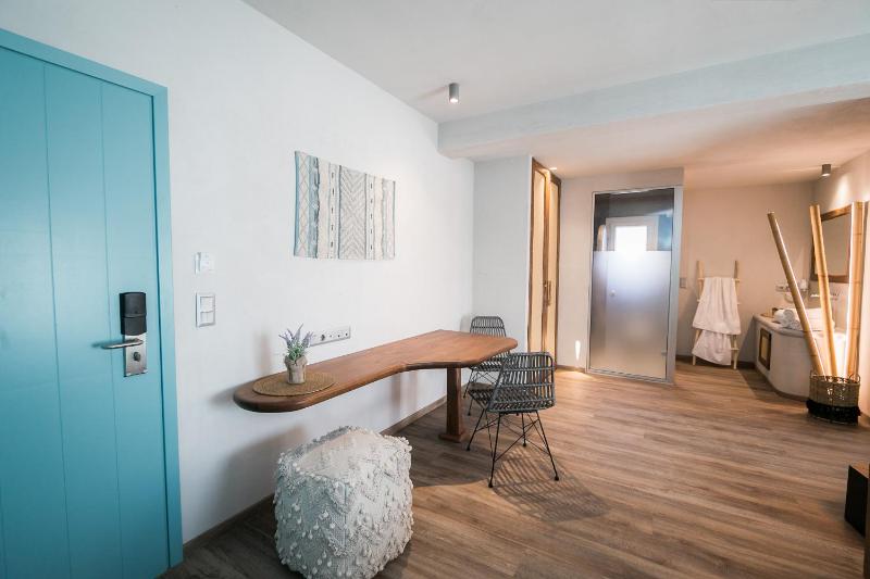 Deluxe Apartment image 2