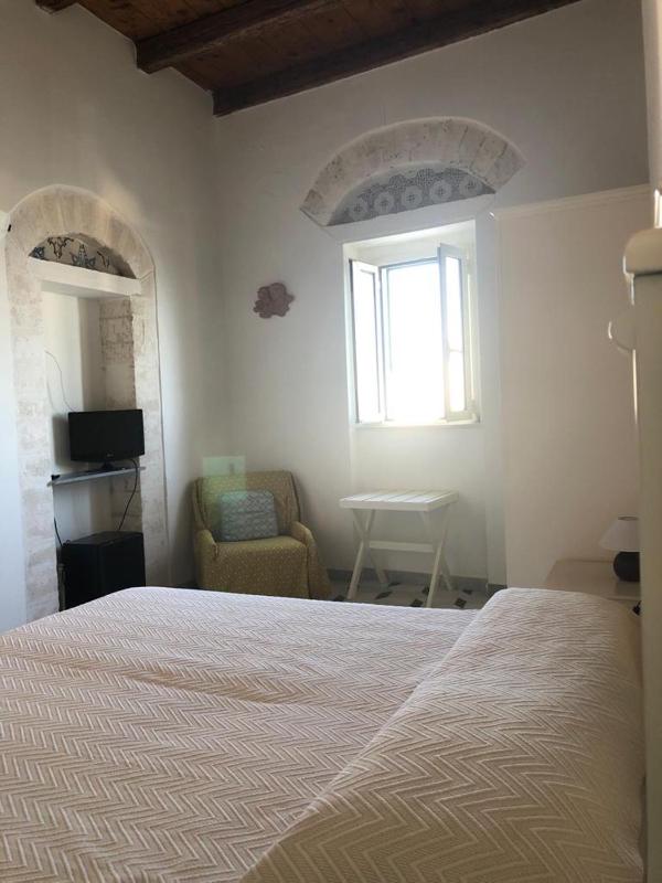 Deluxe Double Room with Shower image 4