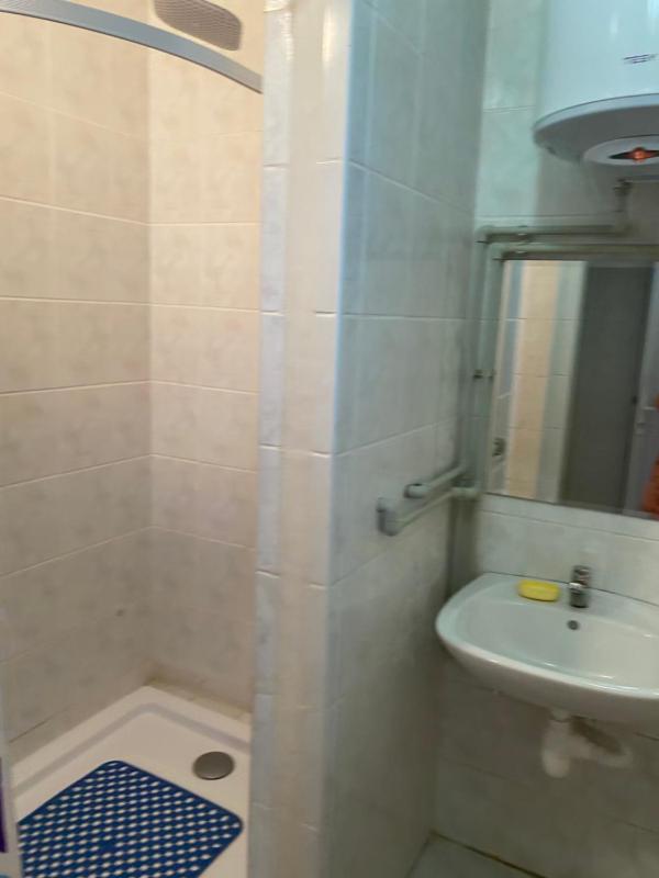 6-Bed Mixed Dormitory Room image 3