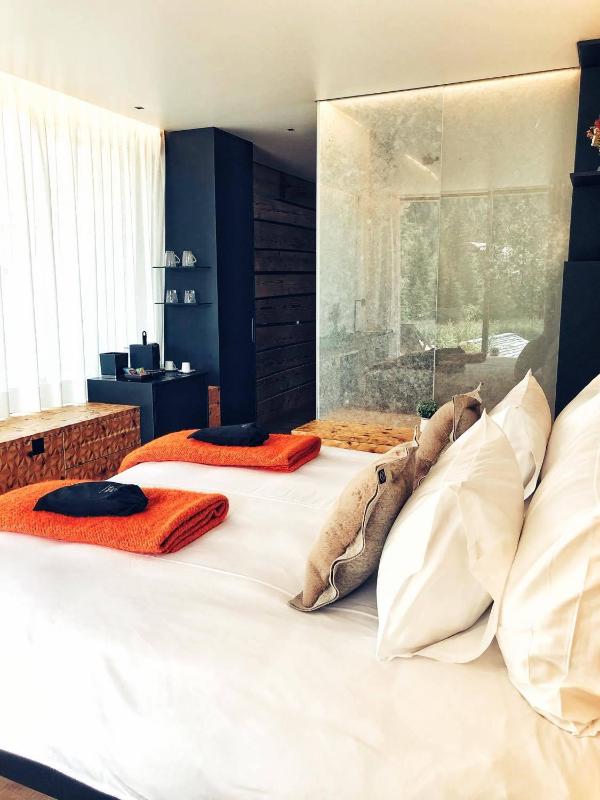 Double Room with Lake View image 4