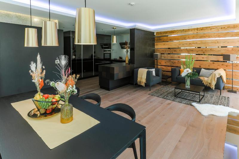 Suite with Lake View image 4