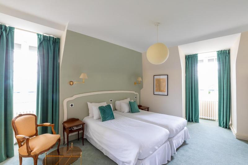 Superior Twin Room image 1
