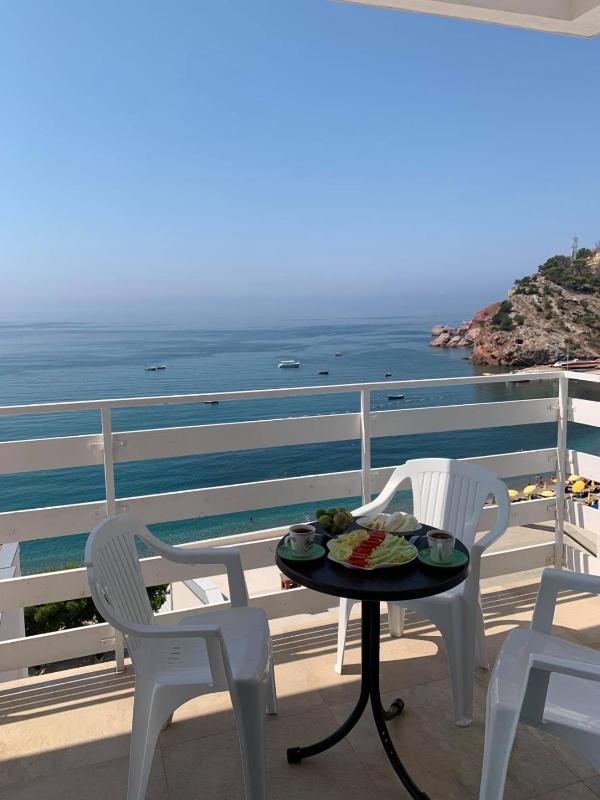 Studio with Sea View image 3