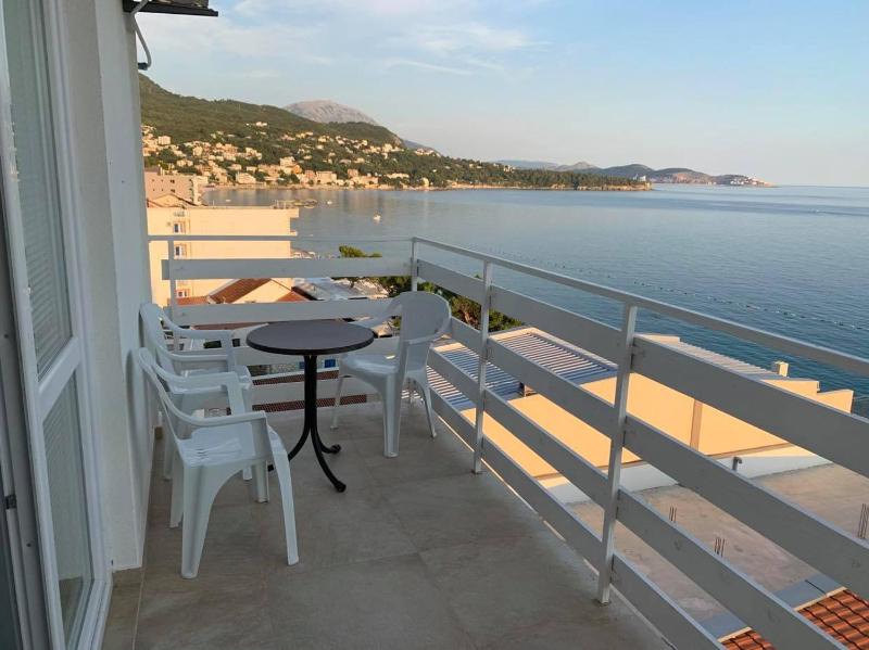 Studio with Sea View image 1