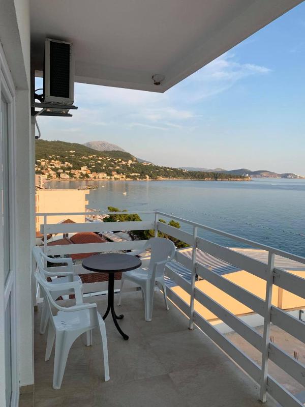 Studio with Sea View image 4