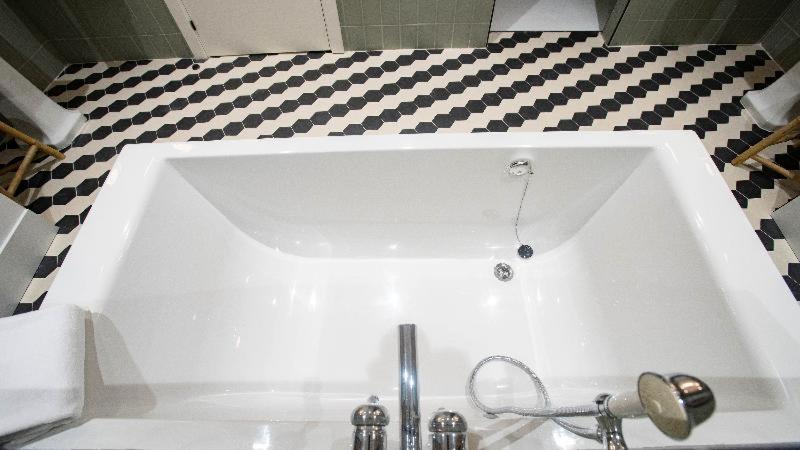 Room #393404511 image 2