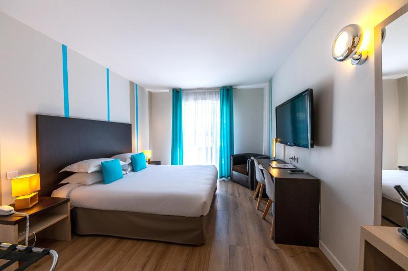 Double or Twin Room image 4